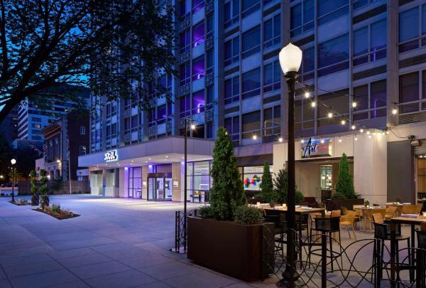 A la foto es mostra l'objecte YOTEL Washington DC situat a la ciutat de Washington.