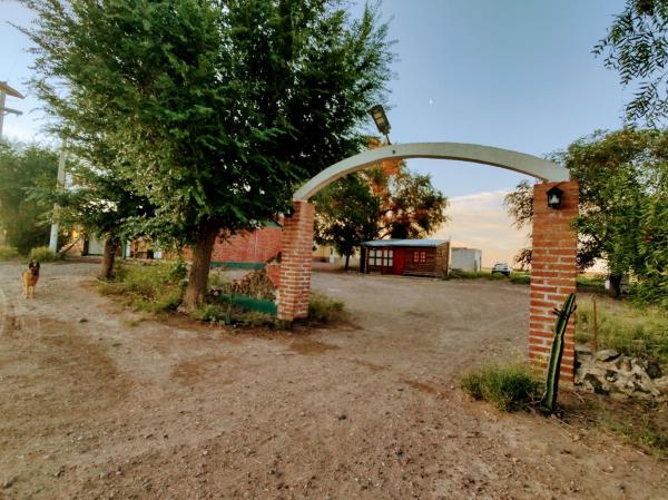 A la foto es mostra l'objecte Hotel Juanita situat a la ciutat de Puelches.