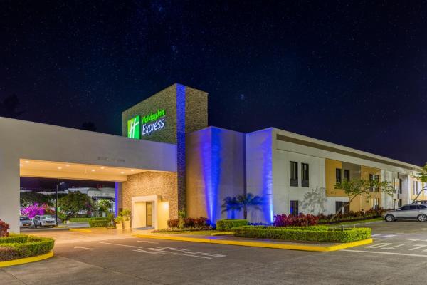 Na fotografii je vidět objekt Holiday Inn Express San Jose Costa Rica Airport by IHG nacházející se ve městě Río Segundo.