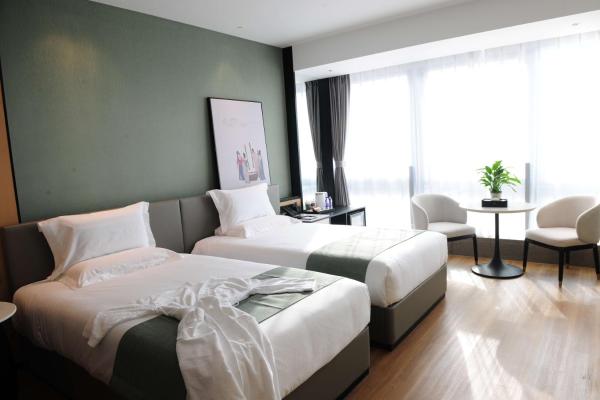 A la foto es mostra l'objecte Dexin Fuyuan Hotel situat a la ciutat de Xiaoshan.