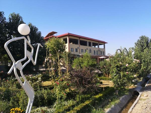På bildet vises objektet Uzumfermer Hotel & Winery som ligger i byen Kadyrʼya.