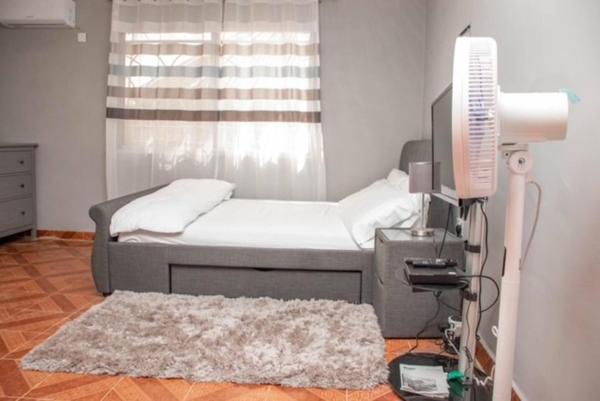 Full AirCon- 3Bed Villa- A c- WiFi- HotWater, Freetown