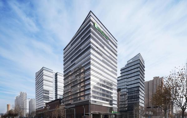 På billedet ses objektet Holiday Inn & Suites Qingdao Jinshui by IHG beliggende i byen Laoshan.
