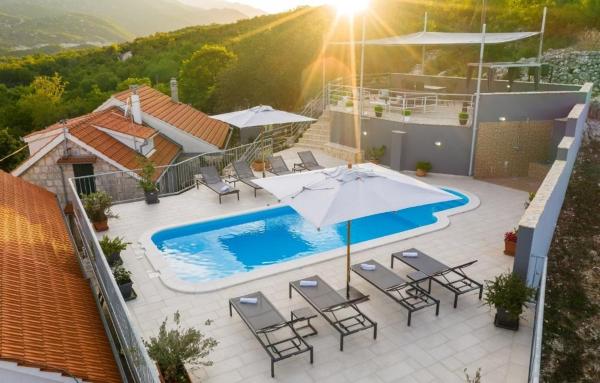 En la foto se muestra el objeto Villa Vito - with heated pool, whirlpool, gym ubicado en la ciudad de Krstatice.