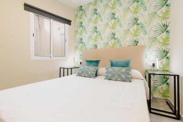 En la foto se muestra el objeto Cinco Bolas ubicado en la ciudad de Málaga.