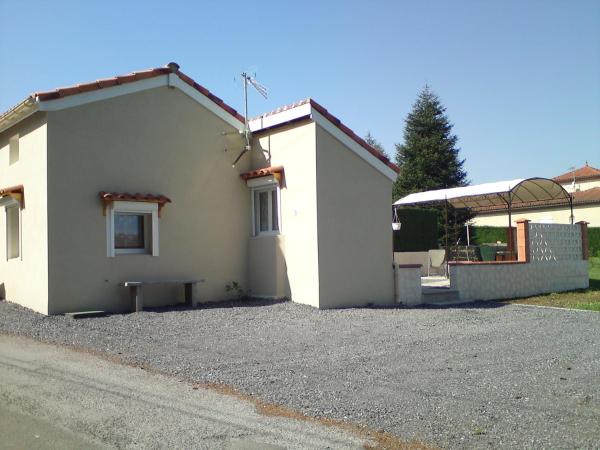 Na zdjęciu widoczny jest obiekt Le Cabanon położony w mieście Roquecourbe.