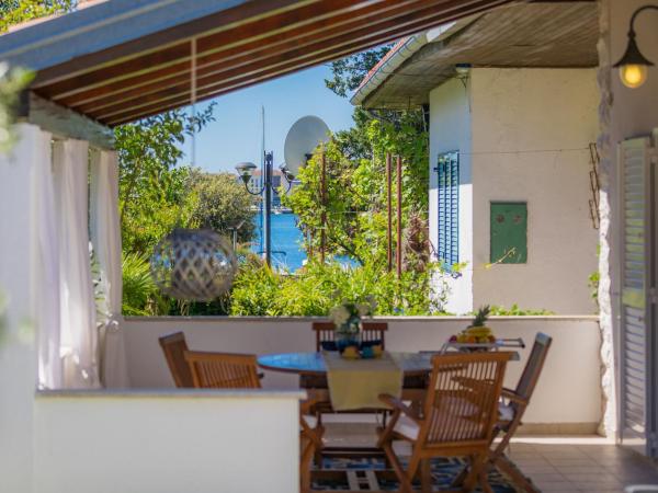 På billedet ses objektet Holiday Home Punta by Interhome beliggende i byen Umag.