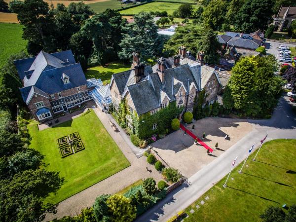 A la foto es mostra l'objecte The Parsonage Hotel & Spa situat a la ciutat de Deighton.