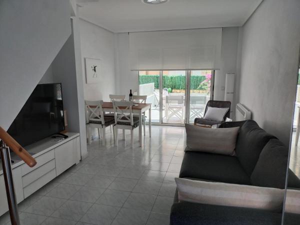 Na fotografii je vidět objekt Duplex a 25 metros de la playa nacházející se ve městě Somo.