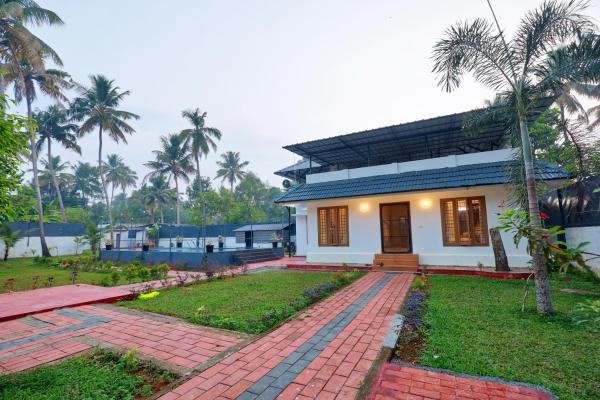 Waves And Shores Pool Beach Villa - Kerala