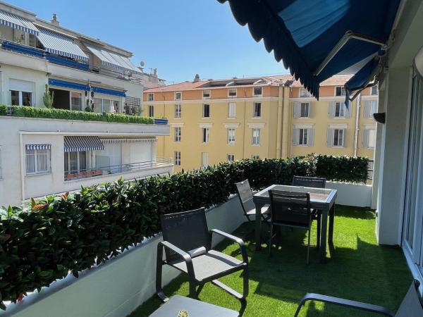 A la foto es mostra l'objecte Reine Marie :Top floor Carré d'or avec accès direct à la mer situat a la ciutat de Niça.