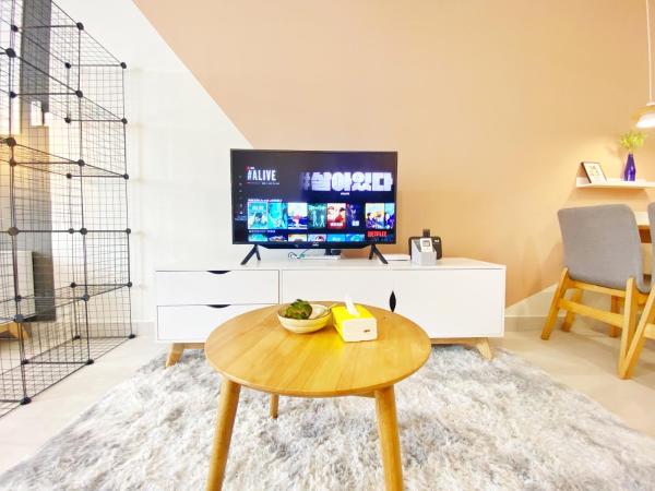 Lily and Loft - Queensville @ Kuala Lumpur - Netflix, Куала-Лумпур