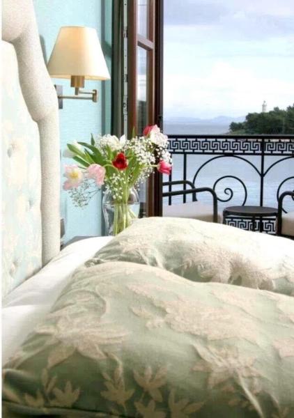 The photo shows the La Boheme Hotel located in the city of Gythio.