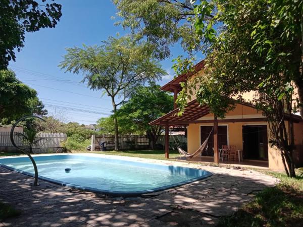 På billedet ses objektet Casa grande com piscina em Florianópolis beliggende i byen Florianópolis.