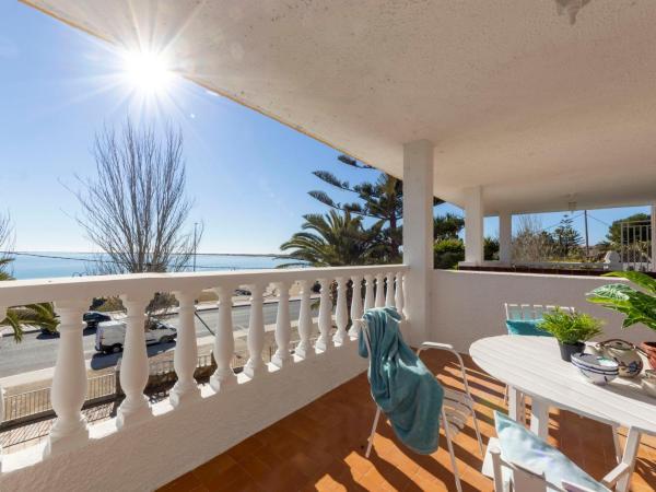 A la foto es mostra l'objecte Holiday Home Arenal by Interhome situat a la ciutat de L'Ampolla.