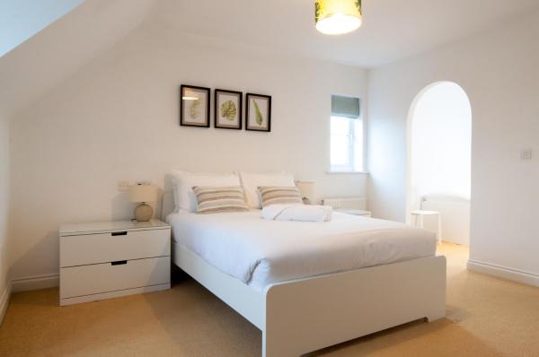 På billedet ses objektet Aztec House - Modern & Spacious, 6 separate beds beliggende i byen Derby.