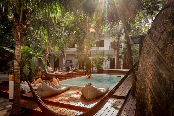 Na zdjęciu widoczny jest obiekt Che Tulum Hostel & Bar Adults Only położony w mieście Tulum.
