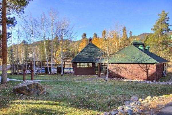 A la foto es mostra l'objecte Soda Springs Condominiums situat a la ciutat de Keystone.