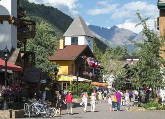 På billedet ses objektet Village Center Condos beliggende i byen Vail.