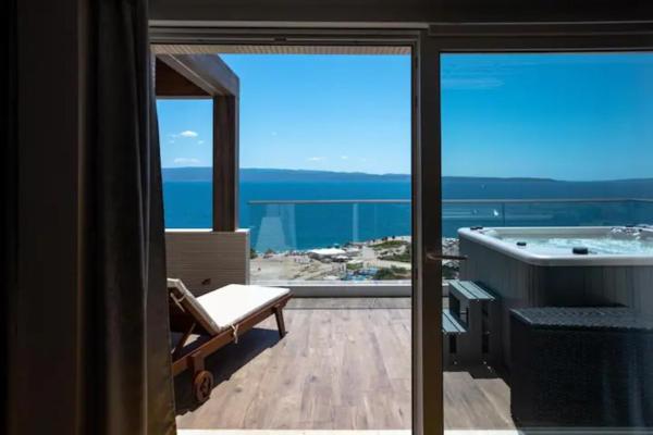 La photo montre l'objet Luxe hot tube apartment, with views, near beach situé dans la ville de Split.