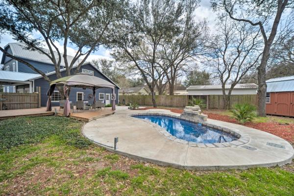 Bild 3: Spacious Abode, Walk to Texas Heroes Square!