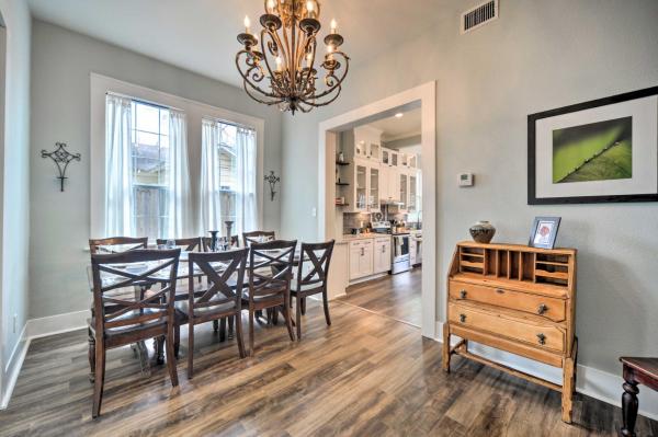 Bild 7: Spacious Abode, Walk to Texas Heroes Square!