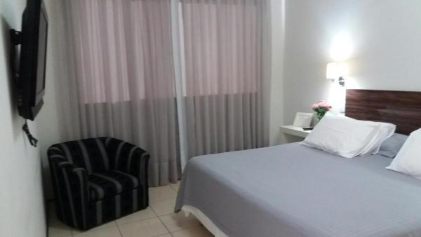 写真にはJales市にあるJales Center Hotelが写っています。