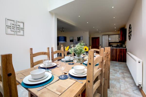 Kuva 4: Albert - 5 Bedrooms Sleeps 11 Parking Wi-Fi Contractors