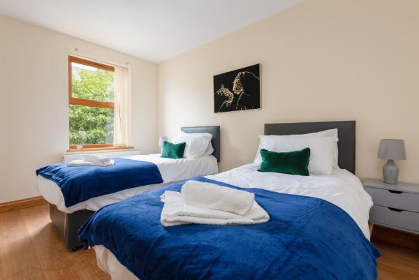 Kuva 3: Albert - 5 Bedrooms Sleeps 11 Parking Wi-Fi Contractors