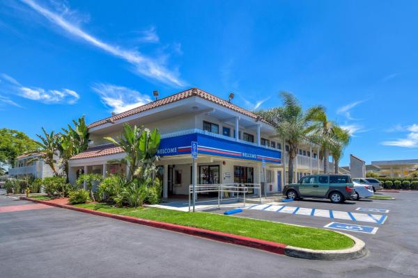 The photo shows the Motel 6-Pomona, CA - Los Angeles located in the city of Pomona.