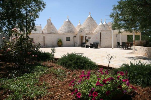 A la foto es mostra l'objecte Trullo Montetrecarlini situat a la ciutat de Alberobello.