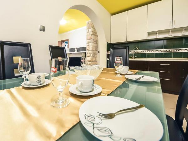 На фото показан объект Apartment Anić-2 by Interhome, расположенный в городе Anić.