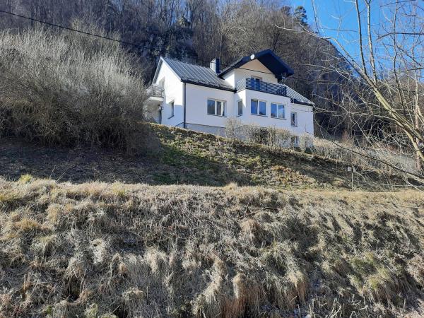 Na zdjęciu widoczny jest obiekt Ojców, Na Widoku położony w mieście Skała.