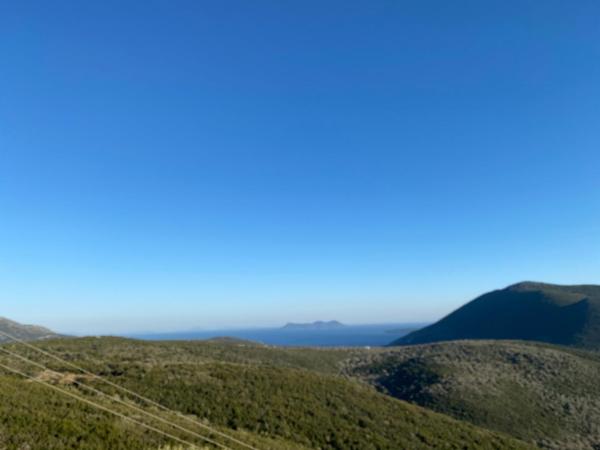 Na foto é possível ver o objeto 350m Above Sea localizado na cidade de Fternón.