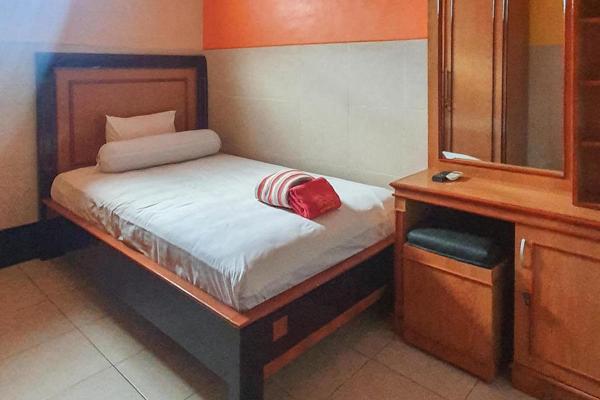 Auf dem Foto ist das Objekt Homestay Gayatri Sawojajar near Univ Negeri Malang Kampus 2 Mitra RedDoorz in der Stadt Kidal zu sehen.