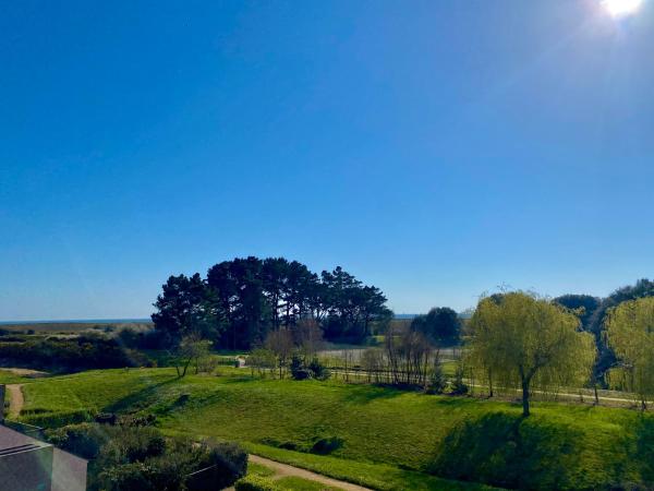 På billedet ses objektet REF 004 Studio Terrasses de Kerjouanno plage du Fogeo à pieds beliggende i byen Arzon.