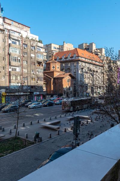 A la foto es mostra l'objecte Central 2BR Apartment with Balcony - Italian Church & City View situat a la ciutat de Bucarest.