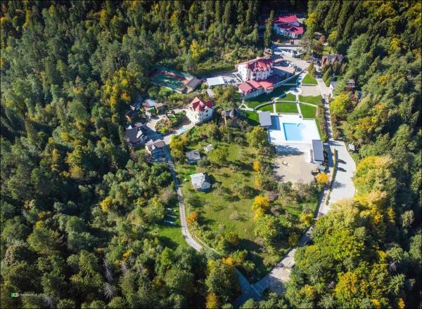 Auf dem Foto ist das Objekt BAYKA - SPA resort in der Stadt Kossiw zu sehen.