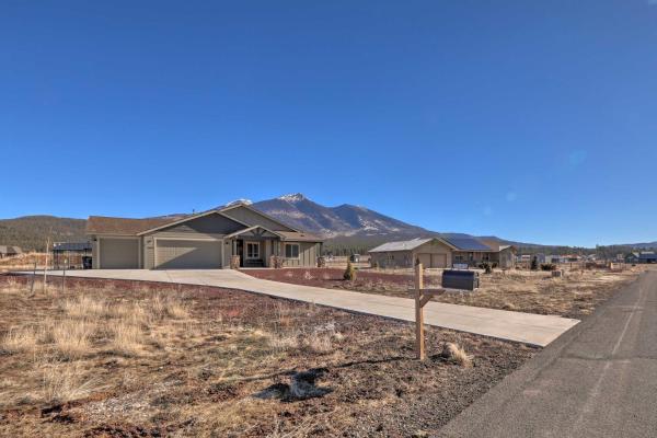 写真にはフラッグスタッフ市にあるFlagstaff Home w/ Views - Near Arizona Snowbowl!が写っています。