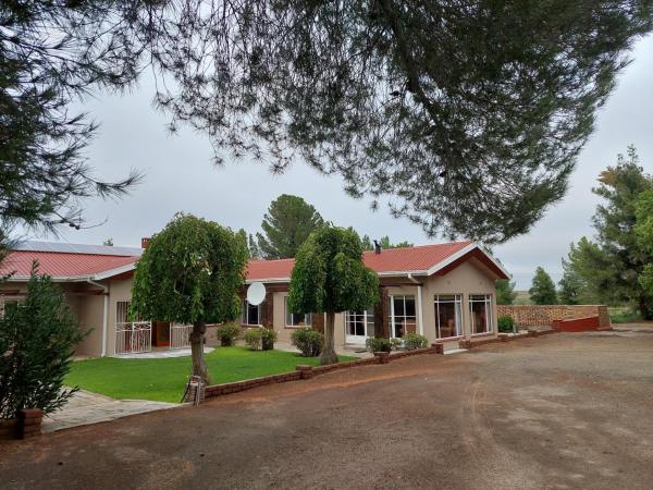 The photo shows the Three Sons Guest Farm located in the city of Loxton.