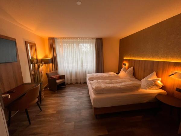 Na fotografii je vidět objekt Hotel-Restaurant Amadeus nacházející se ve městě Isernhagen.