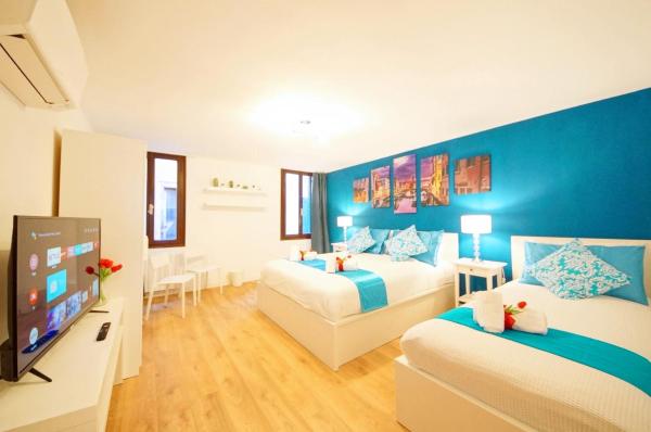 A la foto es mostra l'objecte Calle dei Fabbri Apartment Marble situat a la ciutat de Venècia.