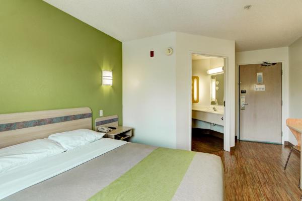Foto 8: Super 8 by Wyndham Aurora East