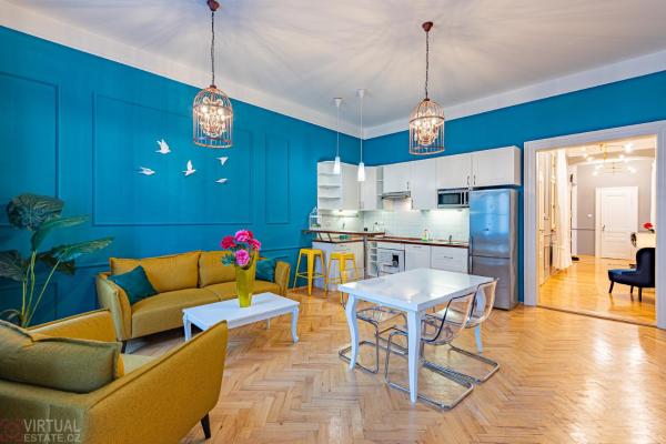 Colorful Wenceslas square apartment, Prag