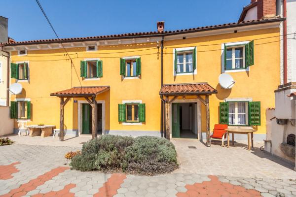 A la foto es mostra l'objecte House Krizanic in Marčana, Istria, with 2 apartments, total 9 guests situat a la ciutat de Marčana.
