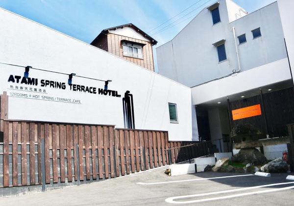 Na fotografii je vidět objekt ATAMI SPRING TERRACE HOTEL nacházející se ve městě Atami.