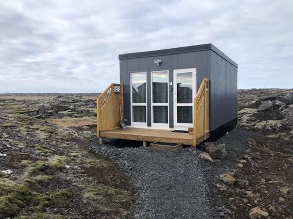 På billedet ses objektet Reykjavík Outskirts - Minimalist Escape beliggende i byen Vogar.