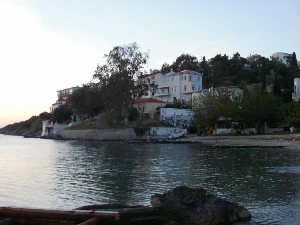 En la foto se muestra el objeto Afroessa Studios & Apartments ubicado en la ciudad de Samos.
