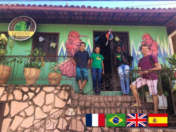 På billedet ses objektet Hostel-Agência Chapada Backpackers beliggende i byen Lençóis.