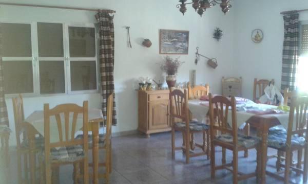 写真にはLos Alias市にあるHostal El Arrecifeが写っています。